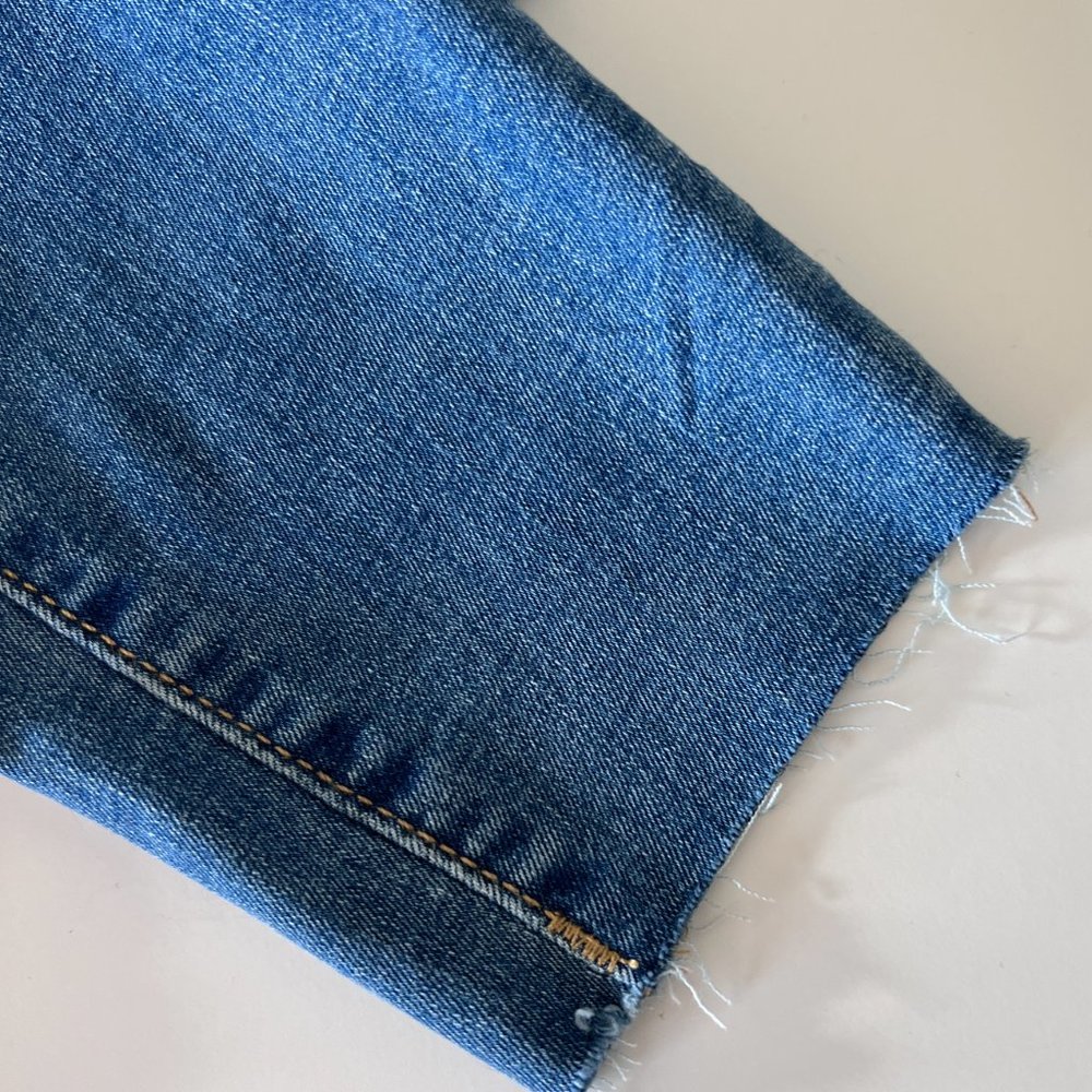 TRUE RELIGION Women's "Halle" Raw Hem Skinny Crop Jeans 27 NWT - Picture 10 of 11